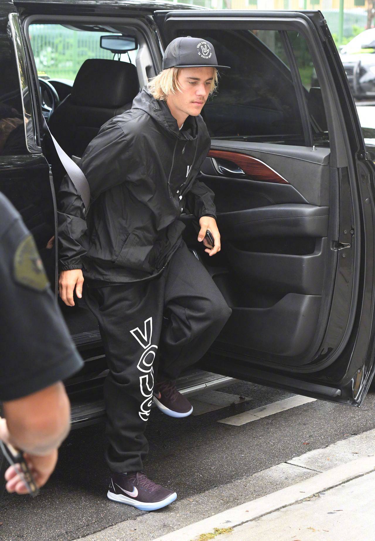 当地时间6月9日,比伯justin bieber在迈阿密外出的街拍