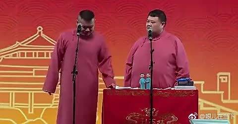 岳云鹏这段相声玩成语太逗了,乐的台下美女几