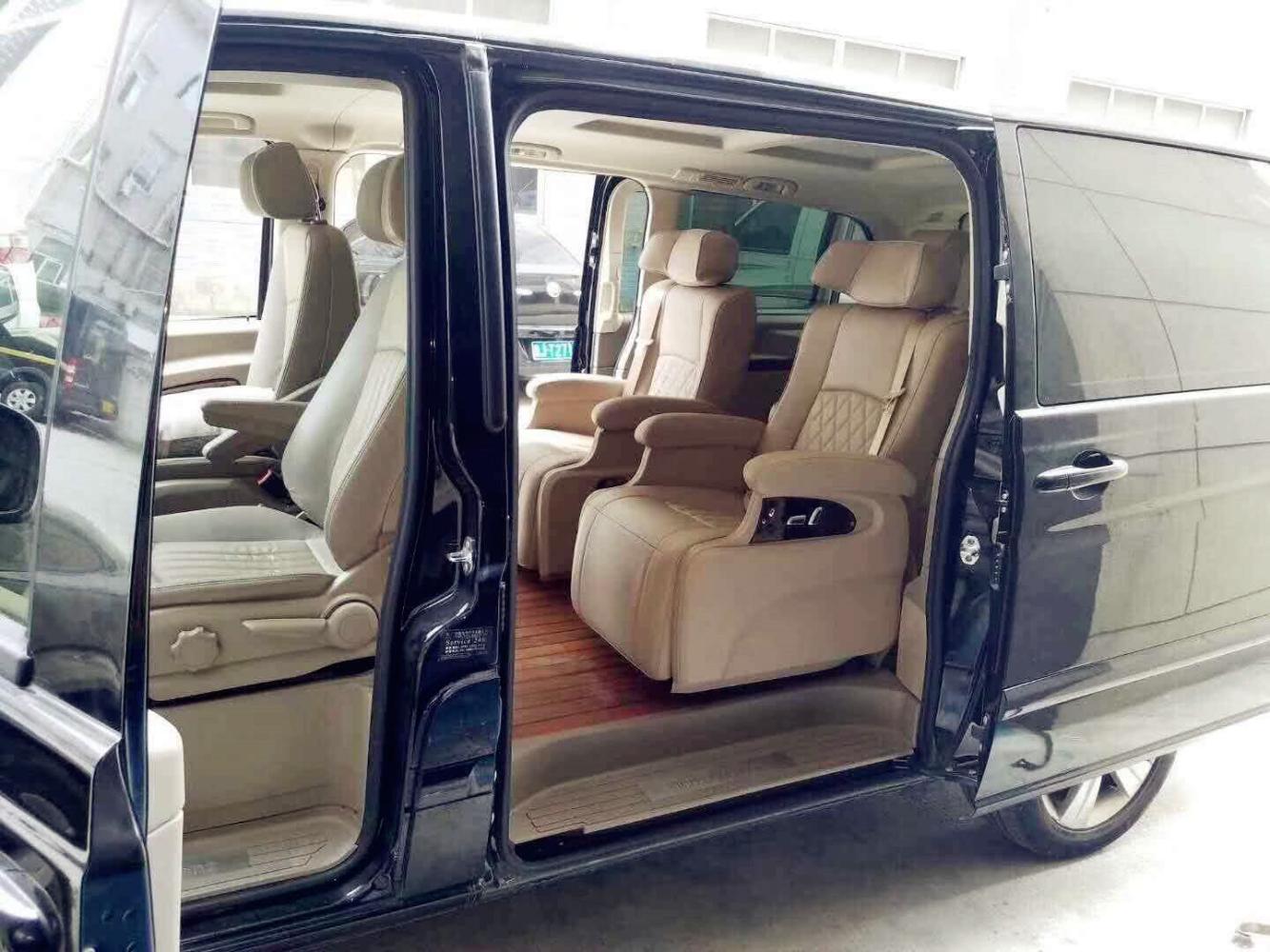 奔驰唯雅诺改装座椅后, 远看内饰还以为是V260-新浪汽车