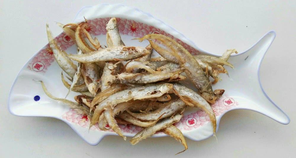 酥炸的小麻鱼也不错,酥脆爽口