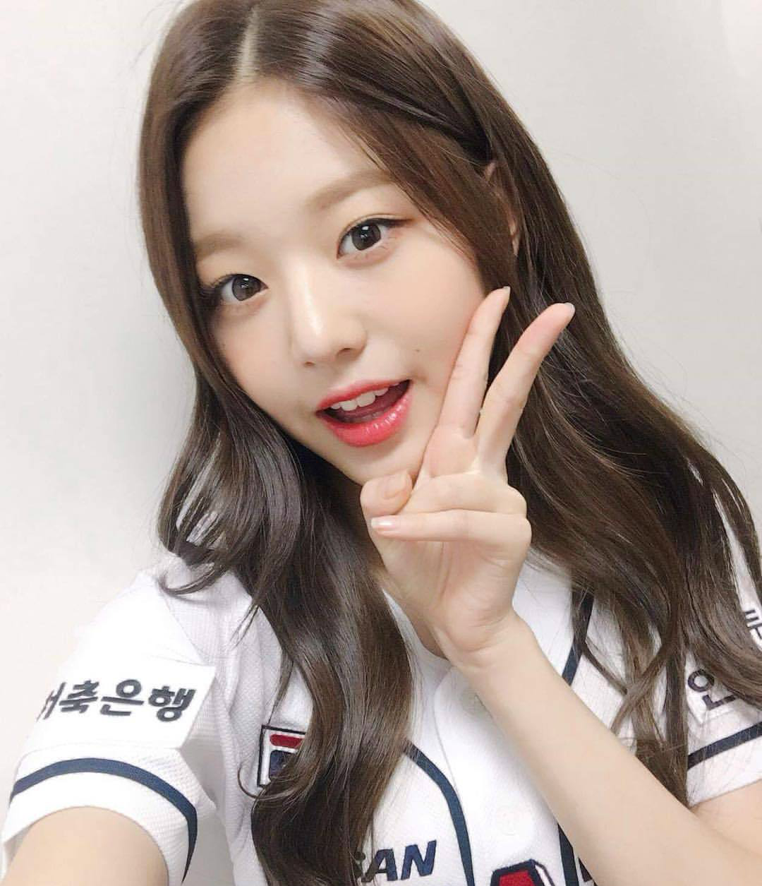 14岁的张元英卖萌有一套网友别人家的14岁系列