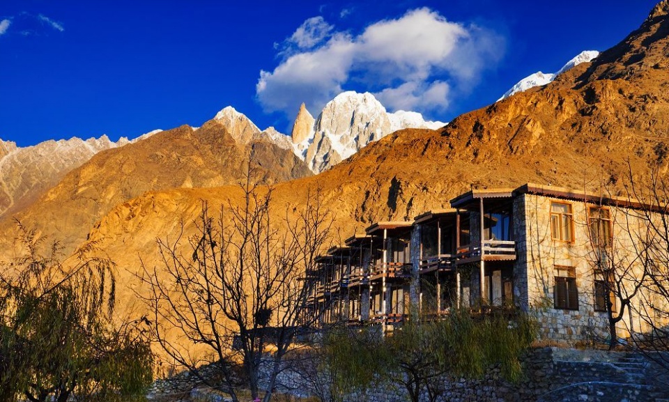 巴控克什米尔神秘小镇,老人年过百岁不稀奇,八九十岁健步如飞