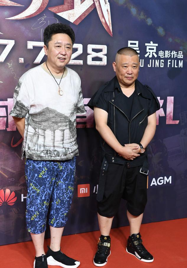 郭德纲携手于谦亮相红毯, 着装风味别样, 网友: 老两口形影不离