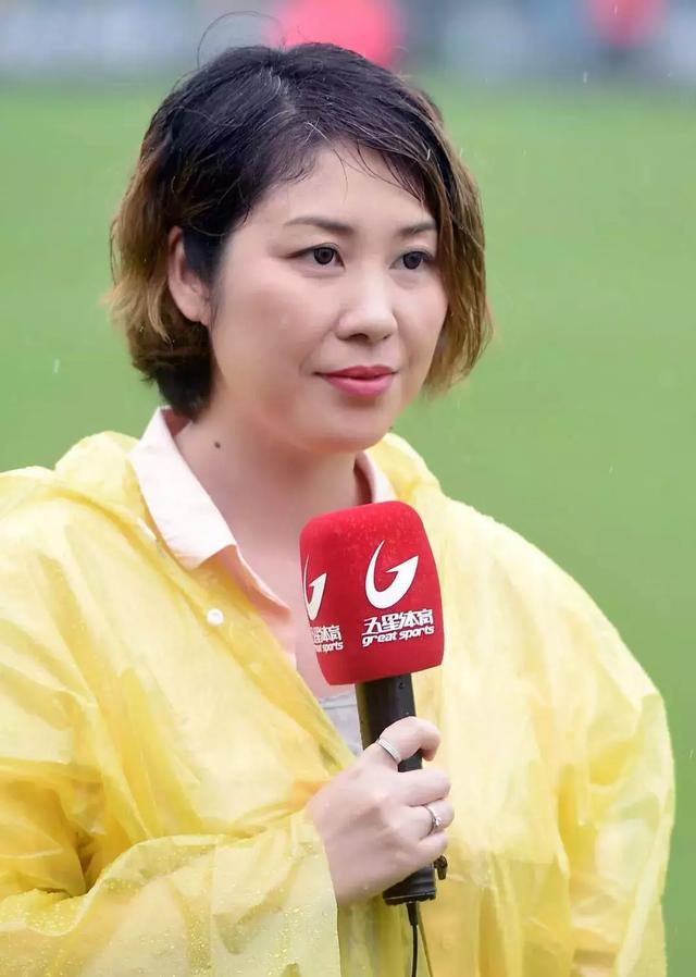 一个陪伴他们12年的女生:上港就是我的family