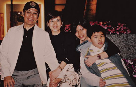 香港tvb著名坏蛋, 两届前任都是大美女, 片场突发心脏病去世