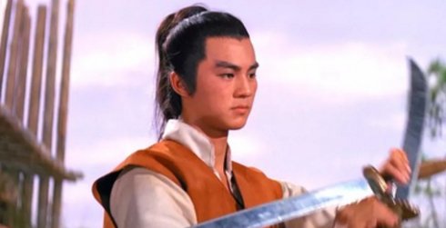 狄龍,原名譚富榮,自幼學習詠春拳,1968年踏入演藝圈,繼而憑藉張徹電影