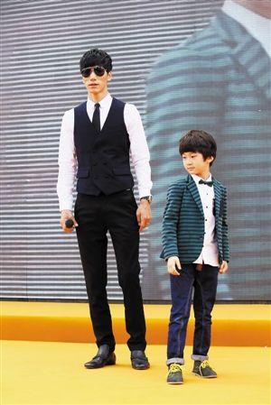 别的小孩长相一年一个样,张亮的儿子身高一个月一个样!