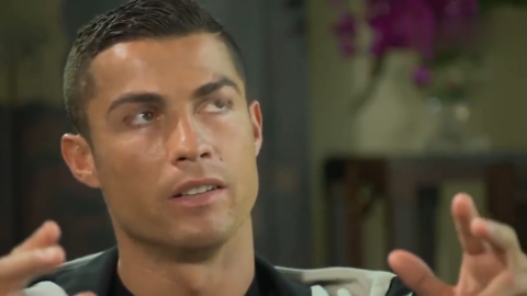 c罗儿子 踢球视频 c罗陪儿子踢球 迷你罗的气场