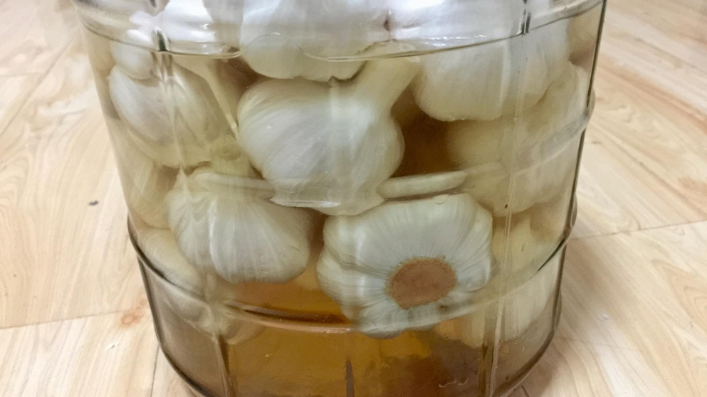 白酒泡大蒜,到底有什么神奇的作用?