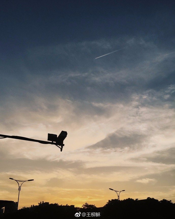 被秋天的晚风治愈了67676767