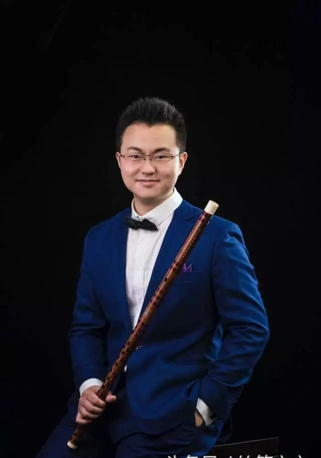 唐俊乔笛子演奏家为社会培养竹笛音乐艺术人才