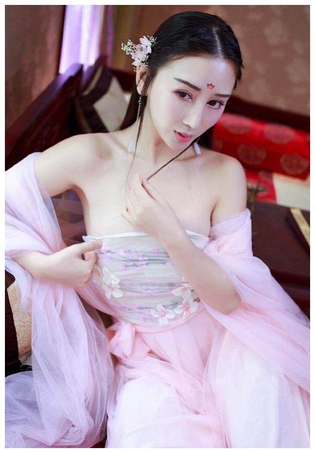 漂亮嫔妃一旦打入冷宫,太监们都抢着去伺候,原来都是为了干这事|妃子