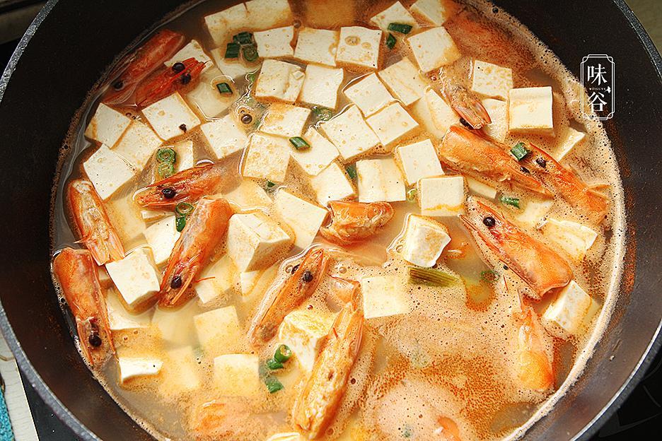 虾头扔了真可惜,用来炖豆腐鲜掉眉毛,连喝三碗都不够!