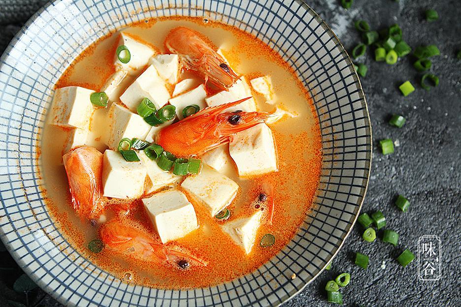 虾头扔了真可惜,用来炖豆腐鲜掉眉毛,连喝三碗都不够!