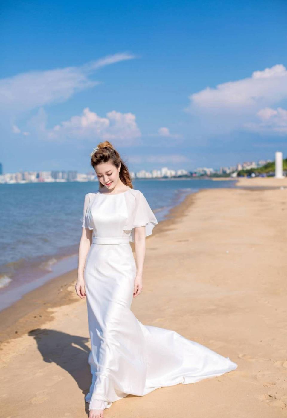 44岁央视主播因口误走红,如今走出演播厅的李文静成这样