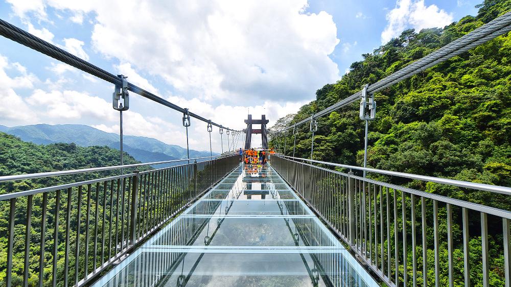 玻璃桥上舞龙你肯定没看过开心菜菜漫游世界清远·古龙峡原生态旅游区