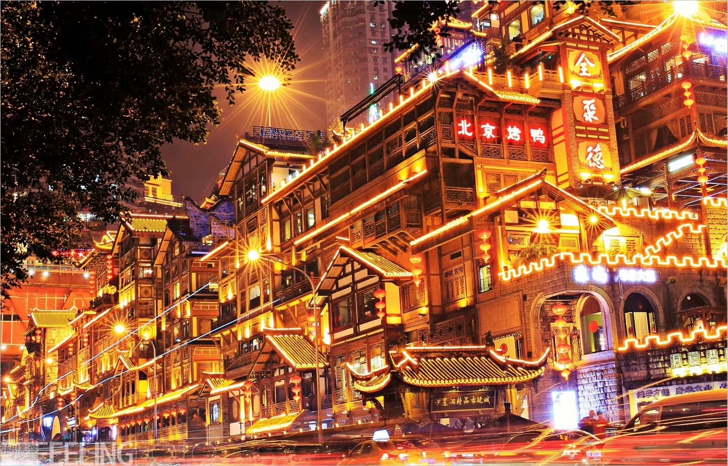 探访重庆网红景点洪崖洞,夜景美如仙境