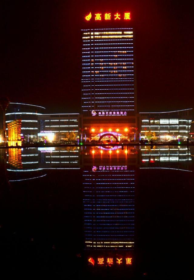 高新广场东高新万福酒店蟠龙大桥夜幕下的东高新开发区宝鸡高尔夫球场