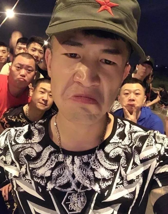 仙洋大徒弟李耀阳在停播一段时间后,也在昨日携团队回归.