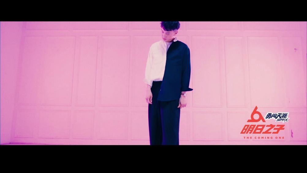 亮亮改编的小鸡舞,魔性的音乐配上欢快的舞步