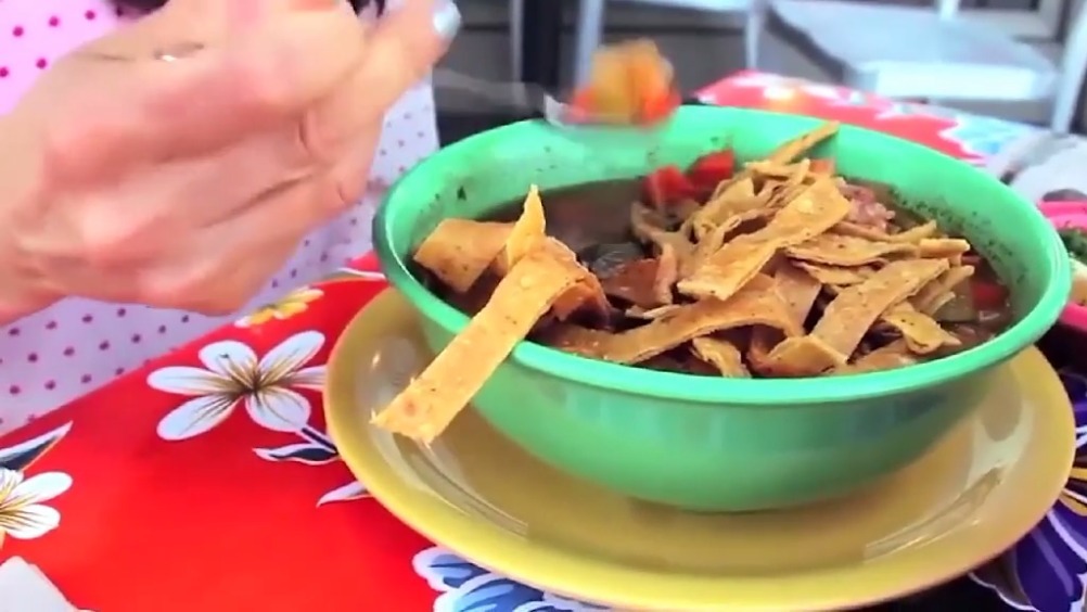 防抖勺,利用鸡头稳定原理