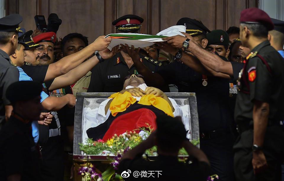 印度资深政治人物去世葬礼上发生踩踏致2死