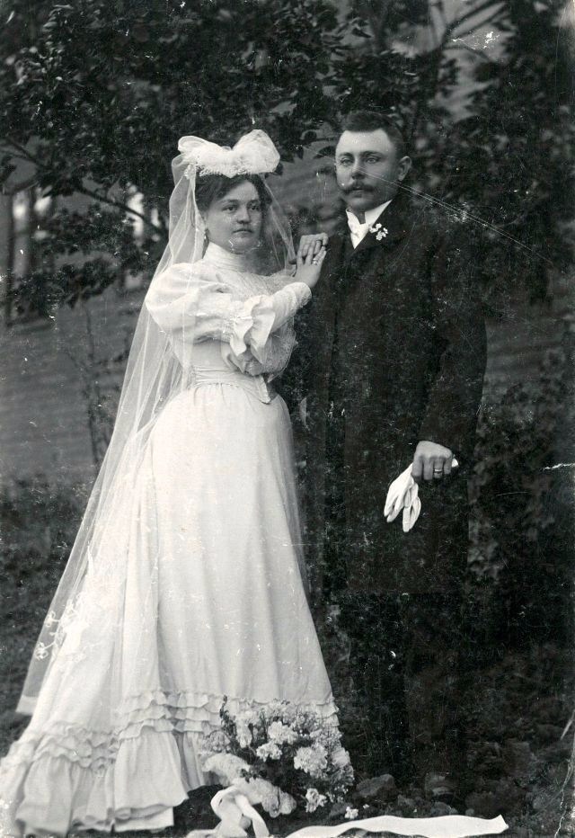 老照片 十九世纪的结婚照 3