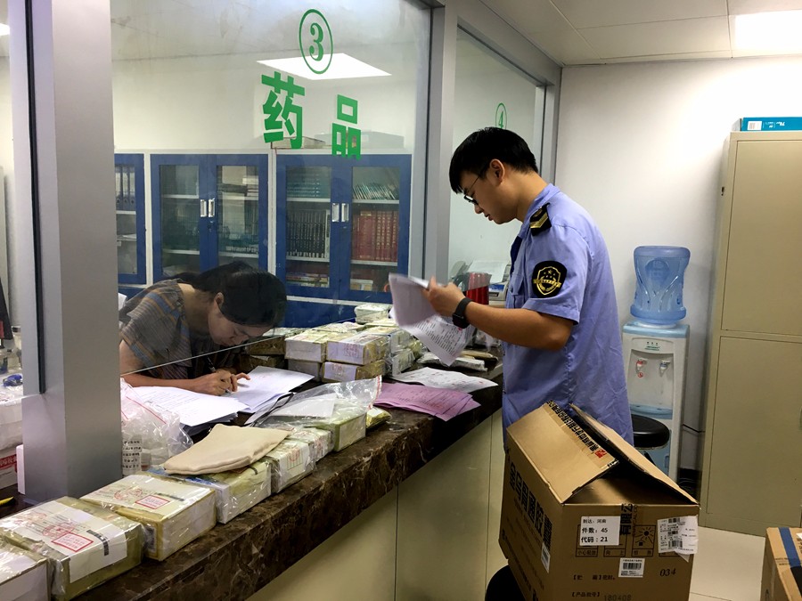 郑东新区食药监局强监管重抽检全力保障药品安全