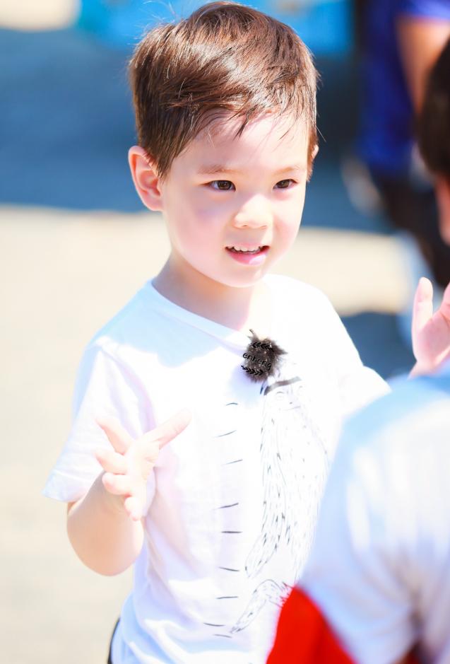 《妈妈是超人》频现泪点,嗯哼暖心,黄圣依的儿子成熟得让人心疼