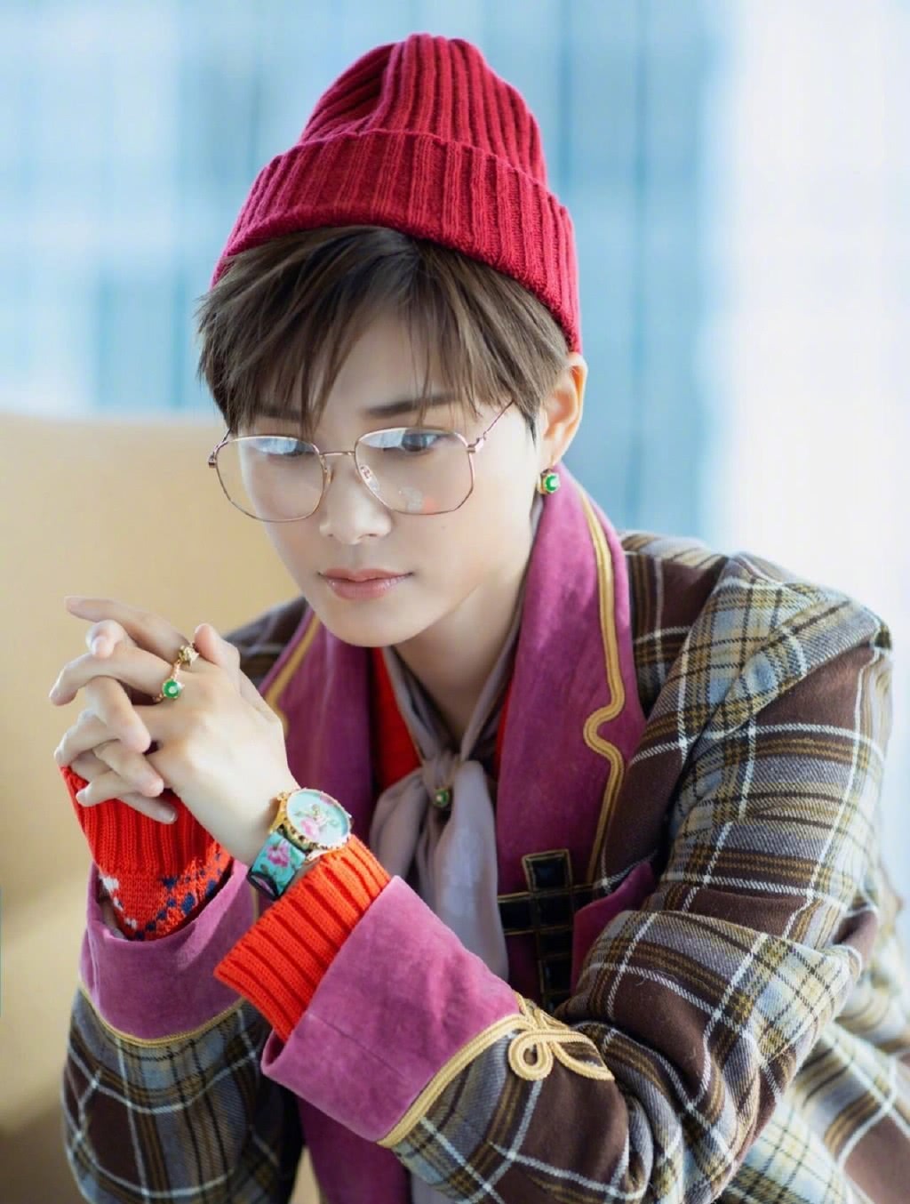 李宇春现身活动,实力演绎优雅"小贵妇",网友:想拥有同款手表