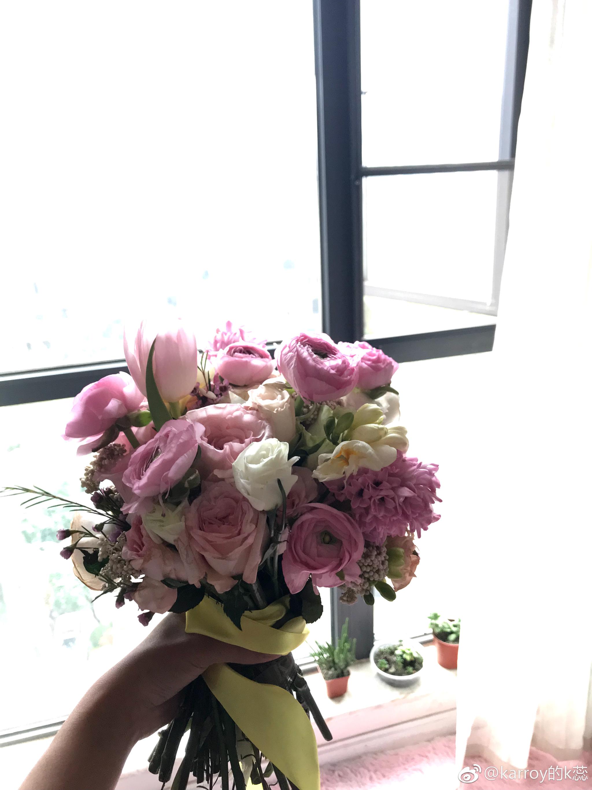 看5个飞行员老哥哥们   朋友婚礼 照片还没出来 哈哈哈 先发自拍吧