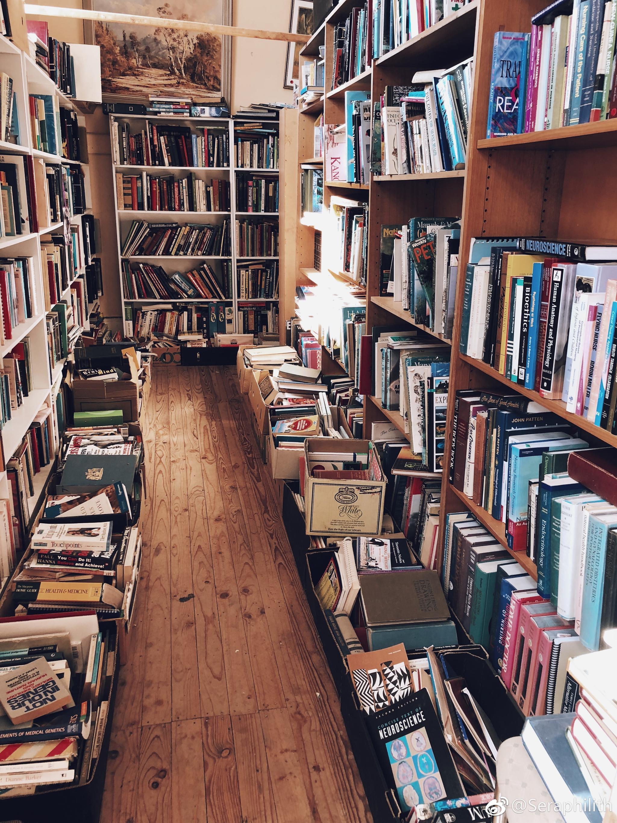 住处附近的古董杂货店,复古感爆棚,旧唱片,老物件