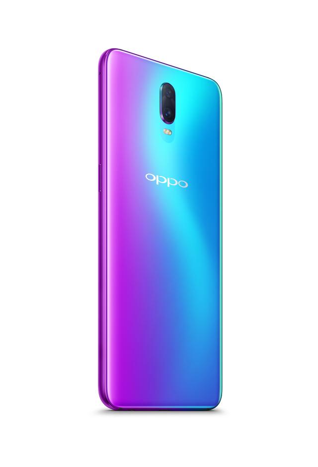 oppor17首销线下场面火爆进店用户对r17各种特性了如指掌