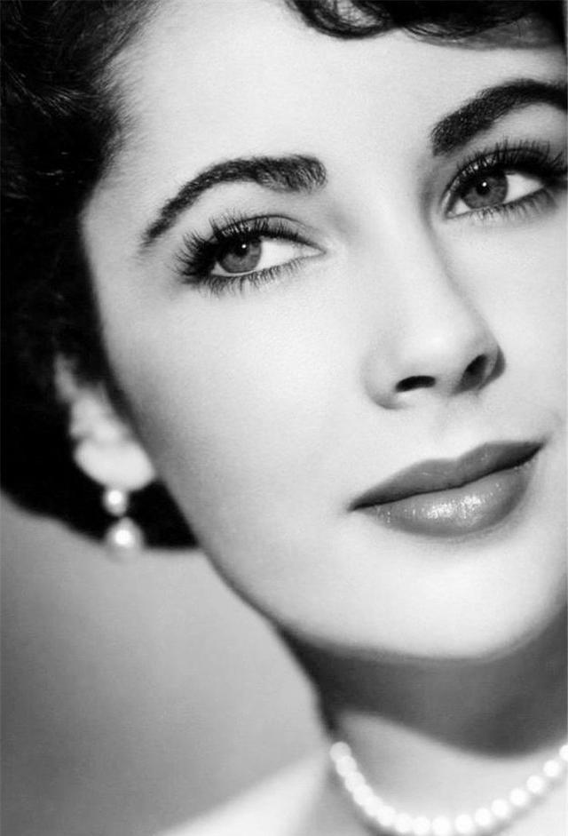 伊丽莎白·泰勒真实容貌曝光,留给世人的只有永恒的回忆