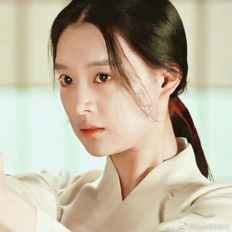 金智媛客串出演阳光先生里女主角金泰梨的母亲