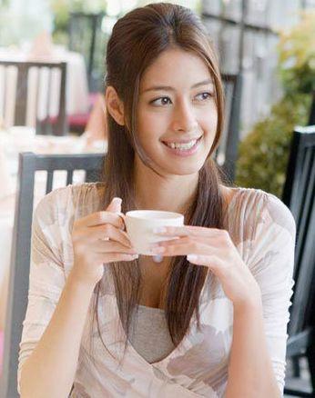 日本林志玲混血名模森泉曾陷不伦恋现怀孕5个月要嫁和尚