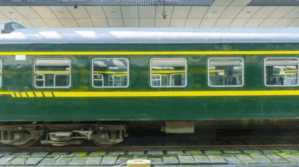 这趟火车只有硬座10小时后依旧在本市网友再也不会去坐了