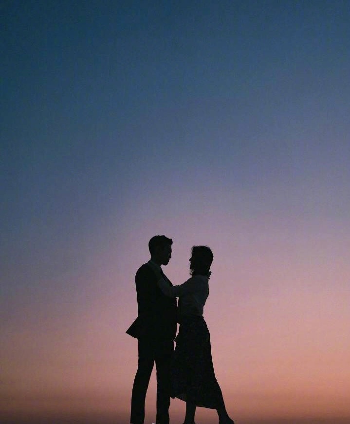 秋风啊你悄悄地把话捎给我喜欢的人听