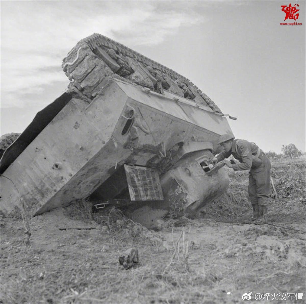m4谢尔曼坦克被打爆的各种惨状