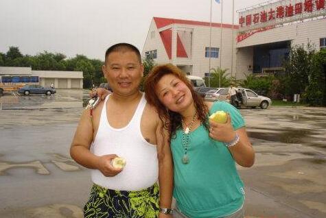 郭德纲有过两段婚姻,第一任妻子叫做胡中惠,当年老郭还没出名的时候与