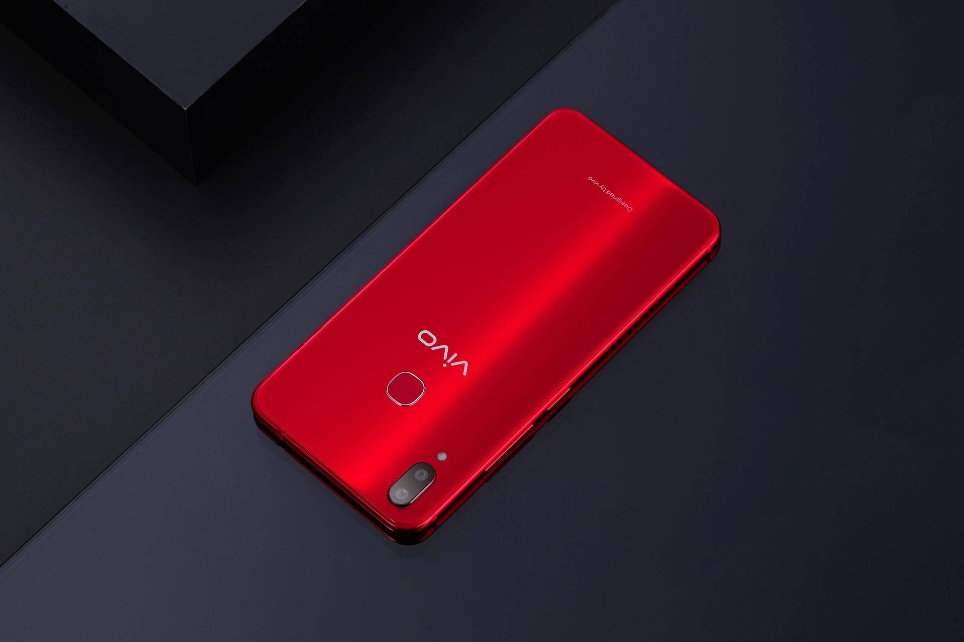 vivox21i宝石红图赏圆润曲度搭配红色更惊艳