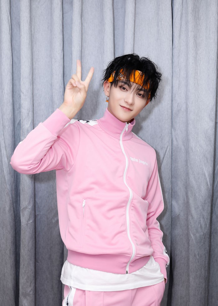 黄子韬《创造101》变篮球少年 现场示范主题曲软萌可爱