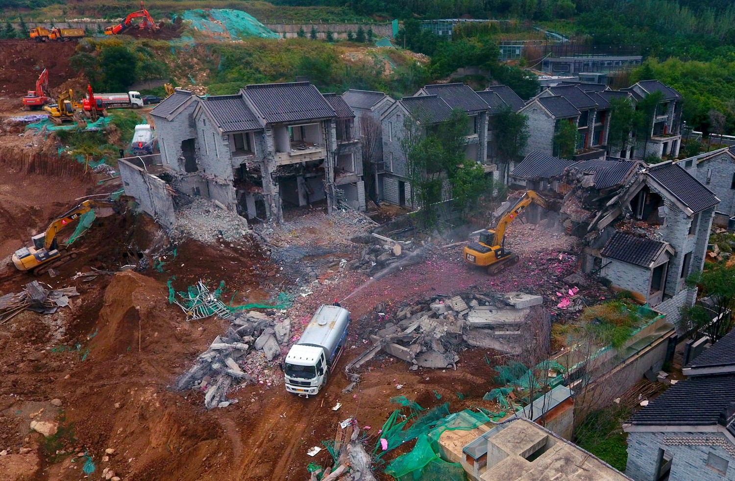 秦岭鄠邑境内拆除违建近30万平,预计月底完成复绿