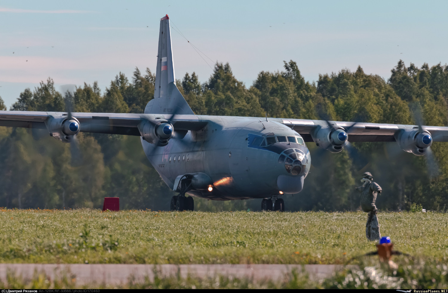 我国运-8飞机的原型是苏联安-12涡桨式中型运输机,可惜已停产了|运输