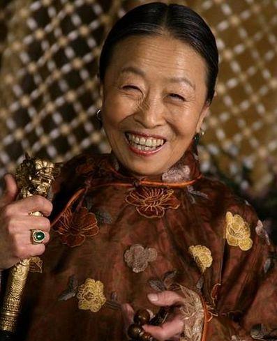 之后张少华机缘巧合之下和赵丽蓉合作,出演电影《花为媒》.