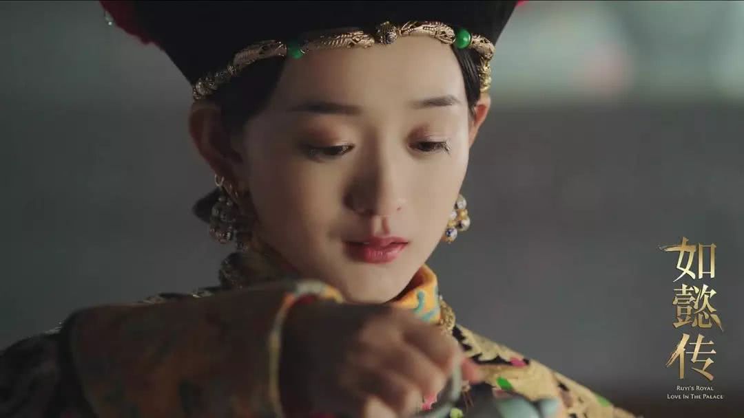 何泓姗坠马,如懿传白蕊姬拍摄新天龙八部时坠马,当场无法动弹,心疼