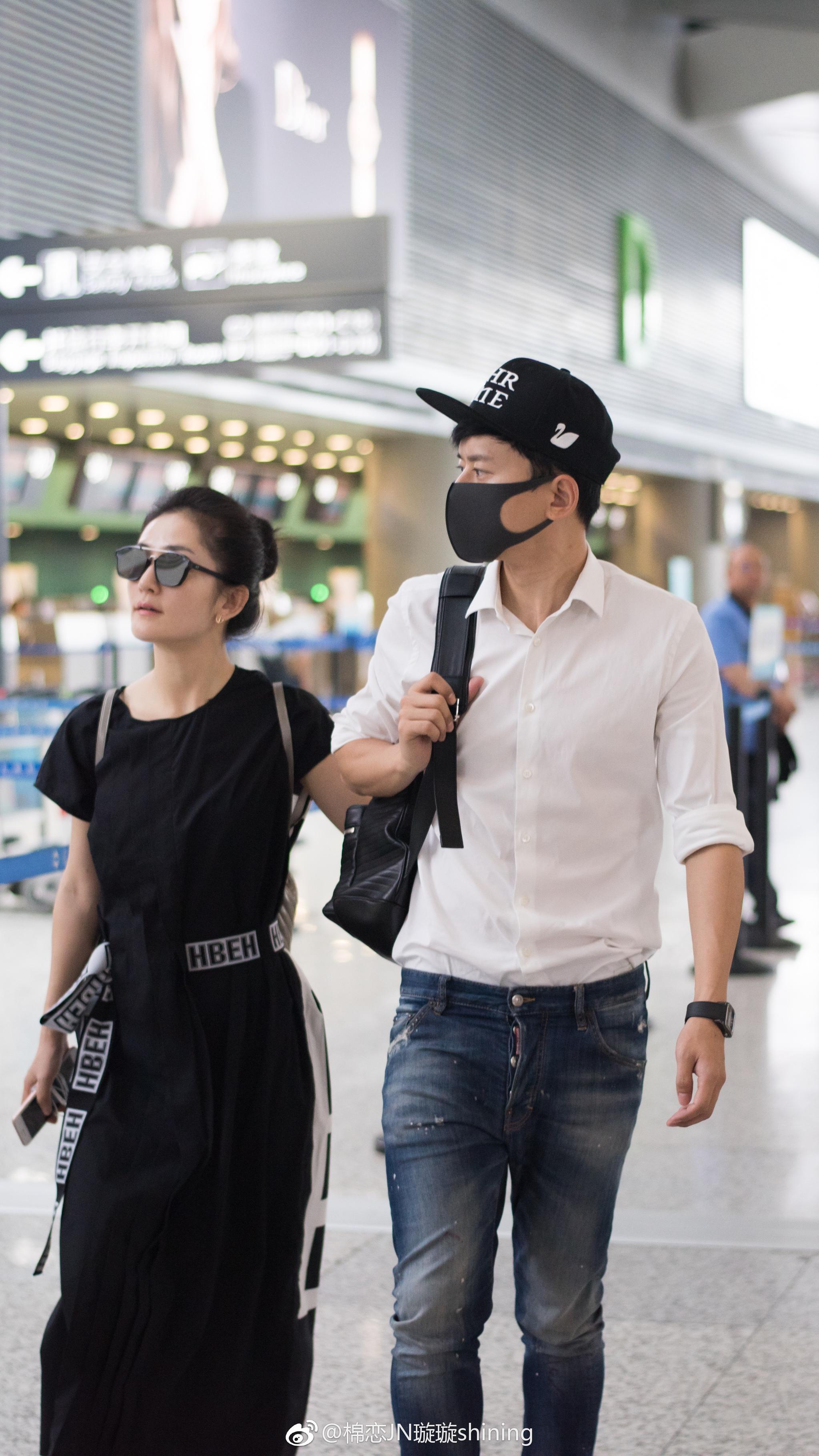 张杰真的是实力宠妻了谢娜全程被张杰搂着