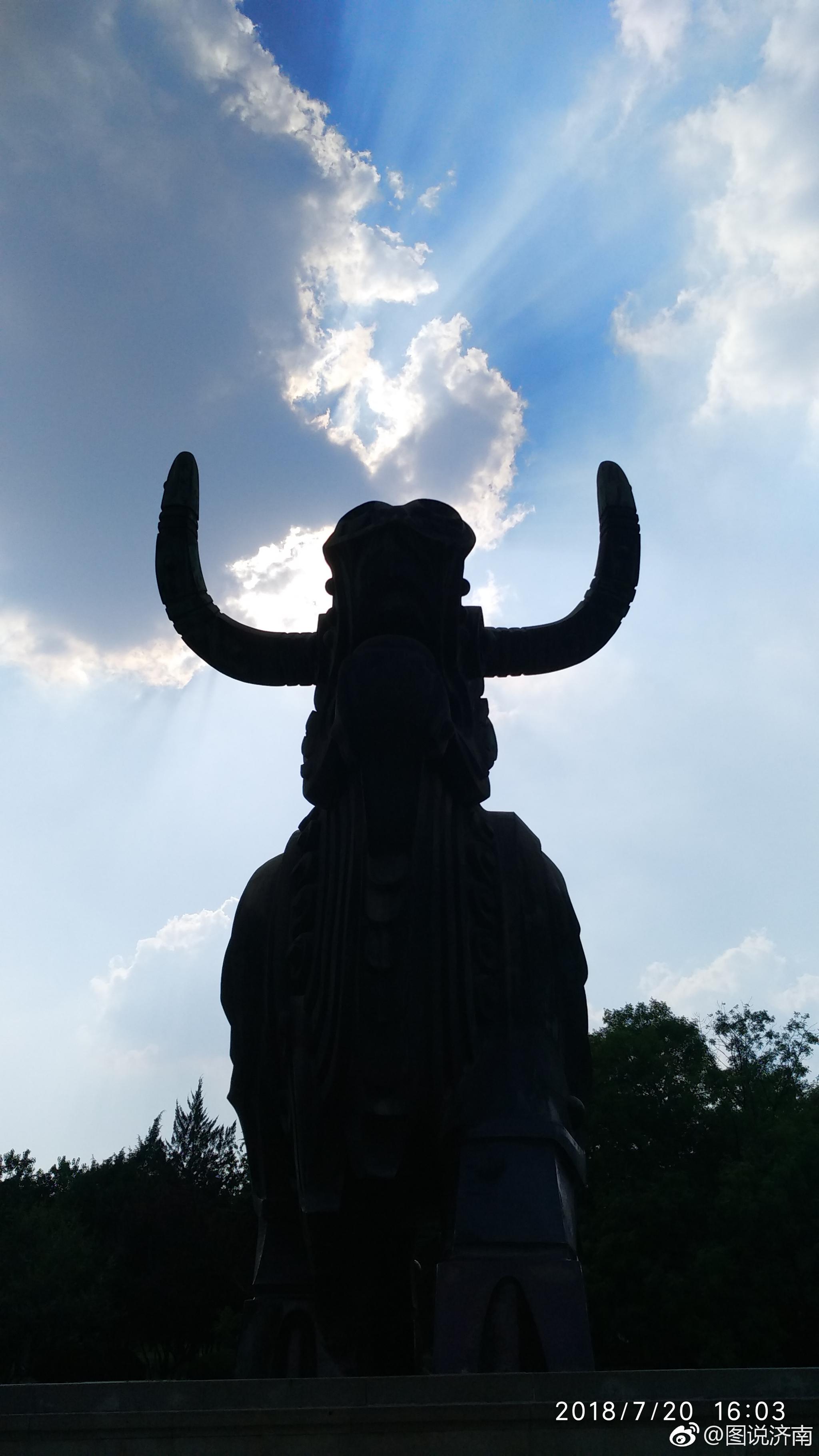 济南动物园大铜牛雕像