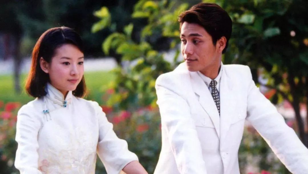 他红了十八年,不谈恋爱,没有婚史,今42岁还单身,儿子却已16岁