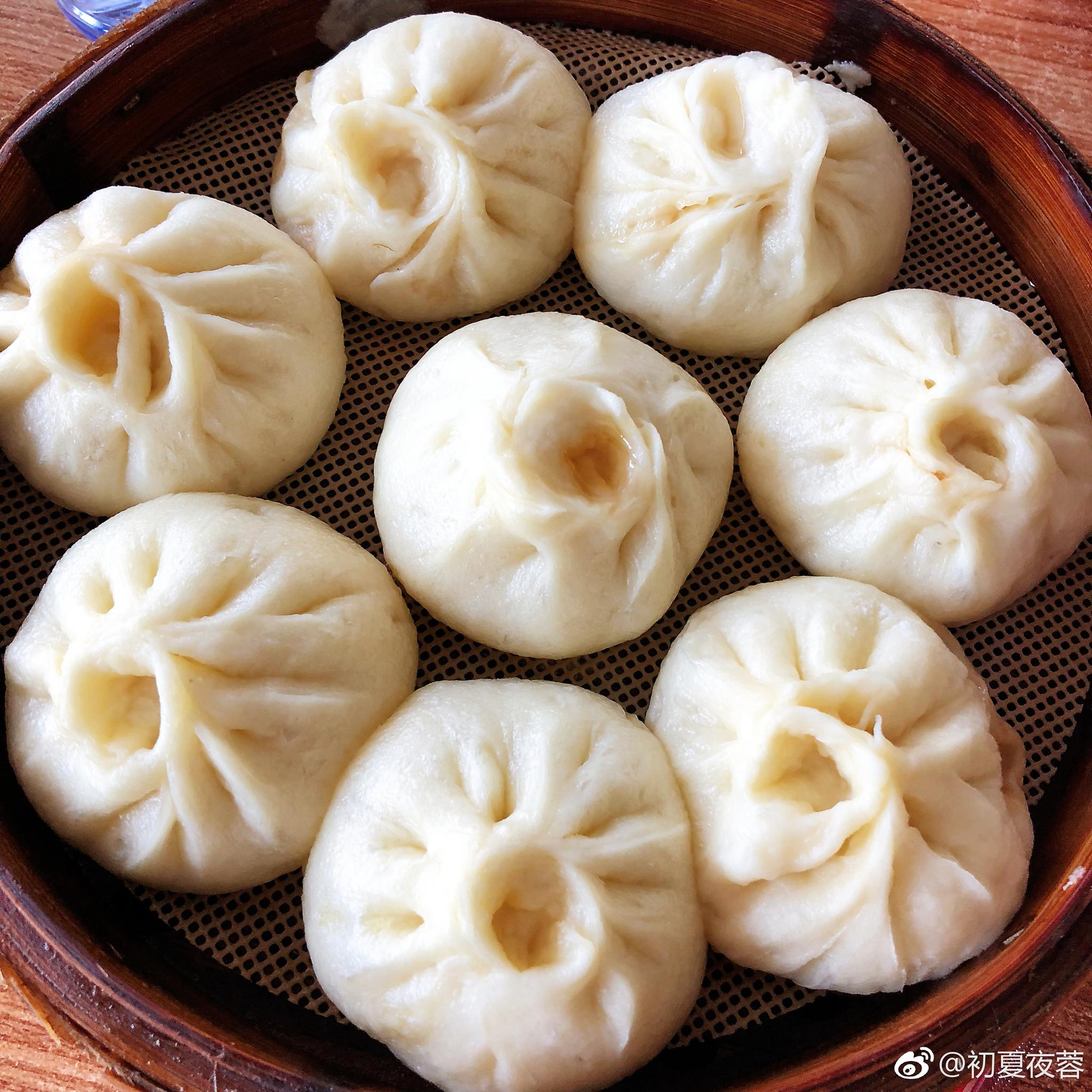 晚餐 牛肉大笼包 猪肉大笼包 南瓜乳酪 跟约了一顿大